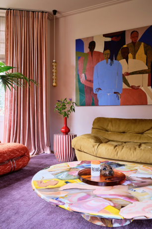 fargerik stue designet av nicole dohmen