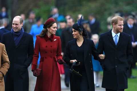 keluarga kerajaan menghadiri gereja pada hari natal