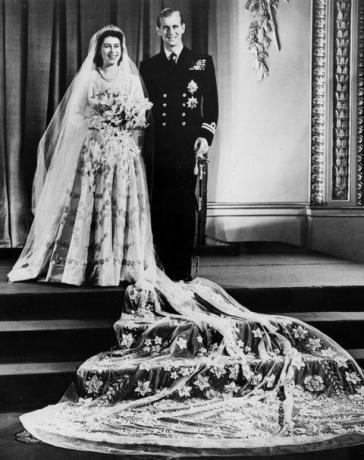המלכה אליזבת השנייה ביום חתונתה
