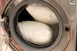 como lavar travesseiros