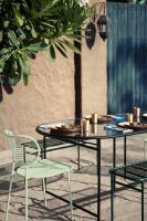 Swoon lança a primeira linha de móveis de jardim