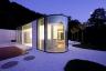 Luxusná sklenená vila so záhradou v japonskom štýle vo Švajčiarsku je na predaj