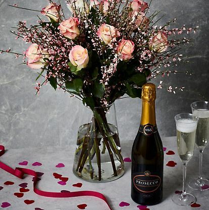 Комплект «Дюжина рожевих троянд і просекко» (доставка з 9 лютого 2023 р.)