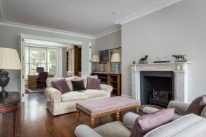 يتميز منزل Kensington Townhouse الرائع هذا بصلات ملكية مشهورة