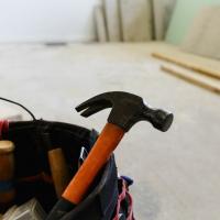 Koronavīrusa bloķēšana: vai celtnieki var strādāt pie māju renovācijas?