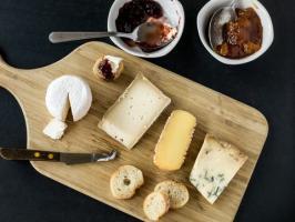 Cómo deberíamos cortar realmente diferentes tipos de queso
