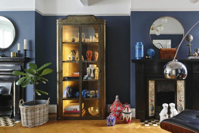 South London viktorianisches Zuhause Stiffkey blaues Wohnzimmer Vintage-Töpfe