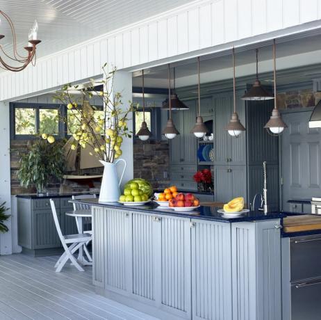 cucina esterna blu, ripostiglio