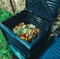 57% der Gärtner wissen nicht, was sich in ihrem gekauften Kompost befindet