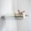 Kārļa Lāgerfelda kaķu kupeja laiž klajā greznu šūpuļtīkla kaķu gultu