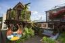 Tento veľkolepý ručne vyrobený dom na strome sa koná na Chelsea Flower Show 2017