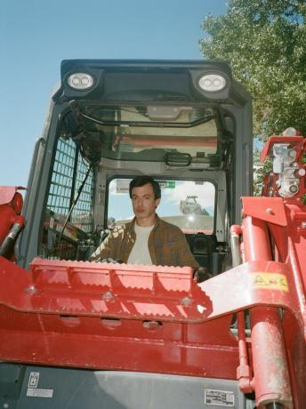 Нейтън Фийлдър като Ашър в проклятието, сезон 1 снимка кредит бет garrabranta24paramount с време за шоу