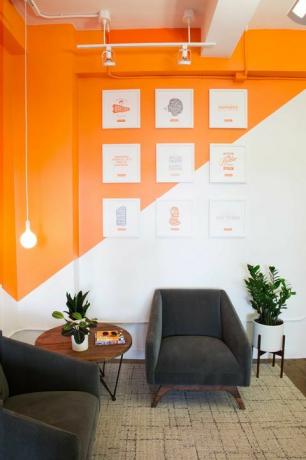 Oranžová, izba, interiérový dizajn, strop, nehnuteľnosť, obývačka, nábytok, stena, žltá, budova, 