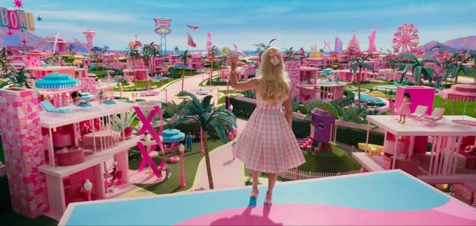 margot robbie sebagai barbie di lokasi syuting film