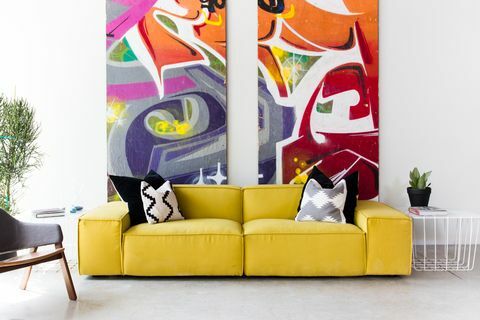 Modern konst, vardagsrum, soffa, möbler, bäddsoffa, gul, inredningsdesign, vägg, rum, lila, 