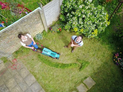 बगीचे में हैरी और डेविड रिच - अमेज़न मुस्कान