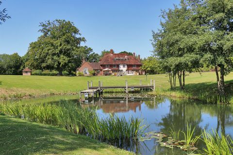 Huis met 9 slaapkamers te koop in Kent - uitzicht op het platteland met een gracht