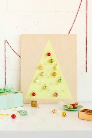 Božično drevo, božična dekoracija, drevo, božični okras, božič, trikotnik, notranje oblikovanje, jelka, stožec, miza, 