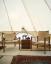 Šī pilnībā mēbelētā Beverlija Kerznera glamping telts ir tikpat grezna kā dažas dizaina viesnīcas