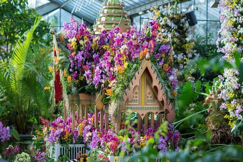 „Kew Gardens 2018“ orchidėjų festivalis: plaukiojantys „Bang Pa-In“ rūmai, sudaryti iš daugiau nei 600 orchidėjų