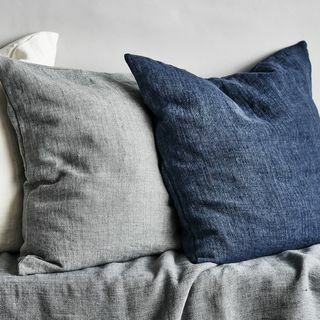 Льняная подушка и имитация