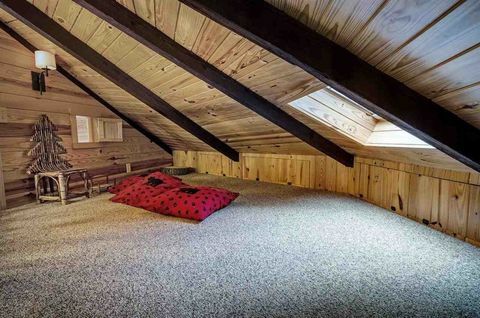 خشب ، أرضية ، سقف ، تصميم داخلي ، سرير ، خشب صلب ، شعاع ، بياضات ، علية ، مفروشات ، 