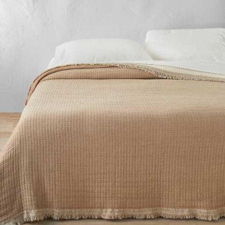 Couvre-lit réversible en chambray de coton texturé pour très grand lit NaturalWarm Brown - Casaluna™