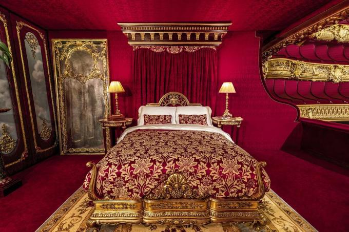 قصر غارنييه الوهمية لغرفة نوم الأوبرا airbnb