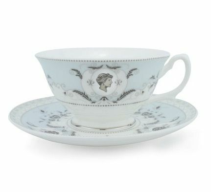 < p> ACQUISTA ORA: < a href=" https://www.historicroyalpalaces.com/princessdiana-commemorative-finebonechina-teacupsaucer-blue.html" target=" _blank" data-tracking-id=" recirc-text-link">£ 55, historicroyalpalaces.com</a></p>< p>< strong data-redactor-tag=" strong" data-verified=" redactor">< em data-redactor-tag=" em" data-verified=" redactor"> Questa funzione è di Country Living rivista. </em></strong>< a href=" https://www.hearstmagazines.co.uk/cl/country-living-magazine-subscription-website? utm_source=countryliving.co.uk& utm_medium=referral& utm_content=nav-bar" target=" _blank" data-tracking-id=" recirc-text-link">< strong data-redactor-tag=" strong" data-verified=" redactor">< em data-redactor-tag=" em" data-verified=" redactor"> Iscriviti qui.</em></strong></a></p>