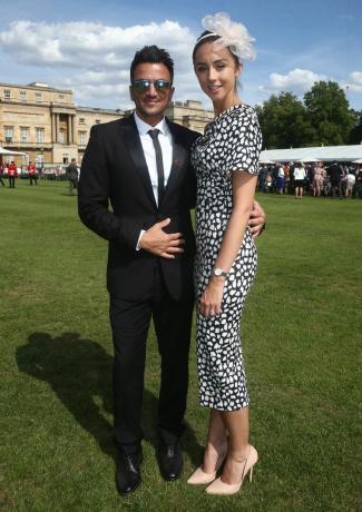 Peter și Emily participă la petrecerea anuală în grădină a Asociației Nu uitat de la Palatul Buckingham pe 23 mai 2016