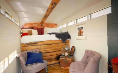 Channel 4 - Amazing Spaces di George Clarke - rimorchio per bestiame - camper di lusso - letto
