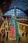 A St Pancras nemzetközi állomáson egy 43 láb hosszú Tiffany illatos illatú karácsonyfa található