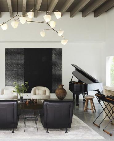sala de estar moderna con piano de cola