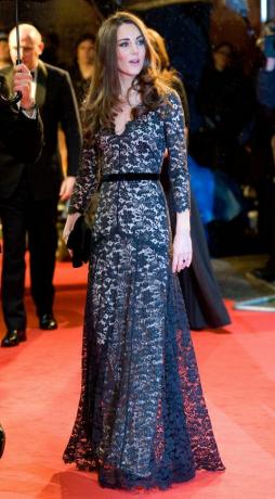 Kate Middleton nėrinių suknelė