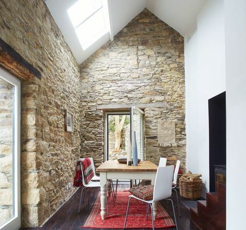 Přestavěná kamenná stodola se dvěma ložnicemi, nedaleko vesnice Inistioge v hrabství Kilkenny
