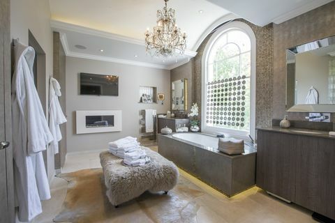منزل ريهانا في لندن معروض للبيع مقابل 32 مليون جنيه إسترليني