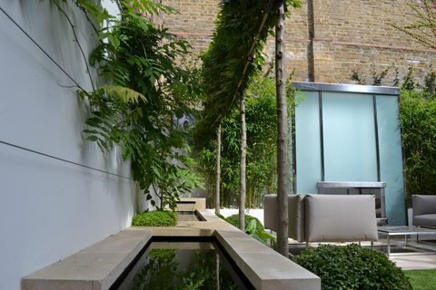 Sodobno oblikovanje vrta v Kensingtonu - oblikovala ga je Kate Gould - izdelali so jih Garden Builders