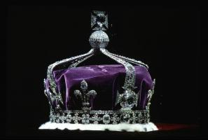 Aqui está o que está acontecendo com todas as coroas, tiaras e joias de valor inestimável da rainha