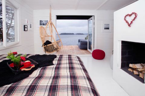supershe otok - Finska - krevet