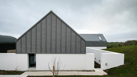House Lessans, בית פשוט להפליא במחוז דאון שתוכנן על ידי מקגוניגל מקגראת ', זכה בתואר בית השנה של RIBA 2019