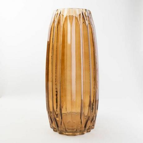 Rebrasta steklena vaza iz jantarja