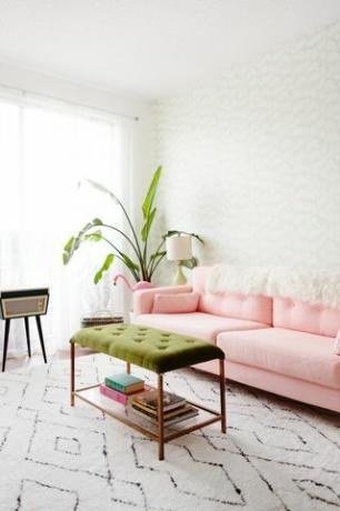 Nábytek, Pokoj, Konferenční stolek, Obývací pokoj, Růžová, Podlaha, Stůl, Interiérový design, Žlutá, Zeď, 