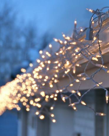 obesite zunanje božične lučke kot profesionalec