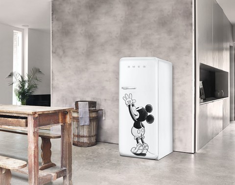 Фото холодильника Smeg Mickey Mouse