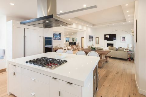 modern, nyitott terű konyha