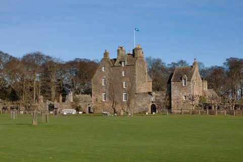 Замъкът Earlshall - Сейнт Андрюс - извън - Шотландия - Savills
