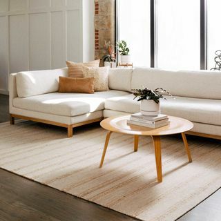 Nábytek, obývací pokoj, pokoj, podlaha, interiérový design, konferenční stolek, stůl, gauč, nemovitost, dřevěné podlahy, 