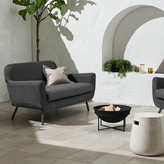 Jonah Garden 2 -istuttava sohva, tummanharmaa polyrottinki