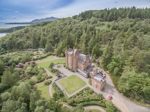 Glenborrodale Castle, Skottland til salgs med to øyer