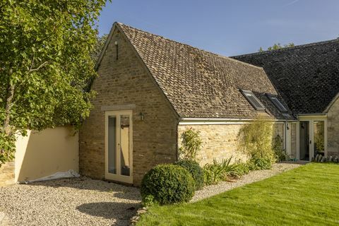 cottage con tetto in paglia in vendita nel Warwickshire